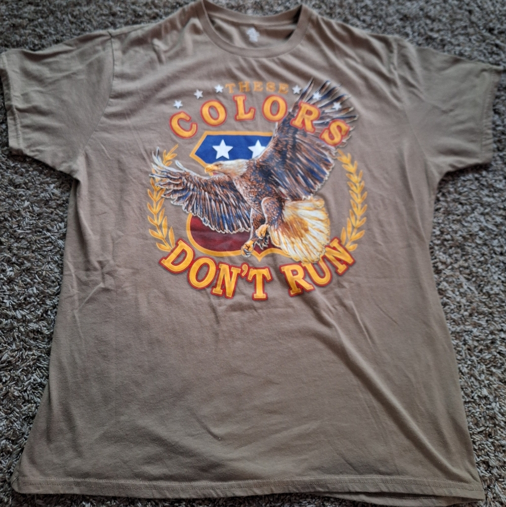 Patriotic "These Colors Dont Run" T-Shirt Brown Size "XXL"